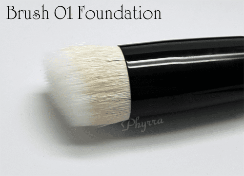 Wayne Goss Brush 01 Foundation Brush Review