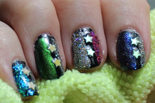 New Years Eve Star Nails via @Phyrra