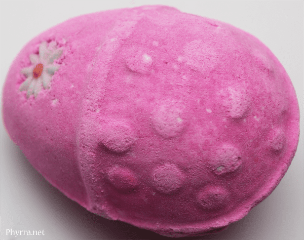 Lush Fluffy Egg Bath Bomb