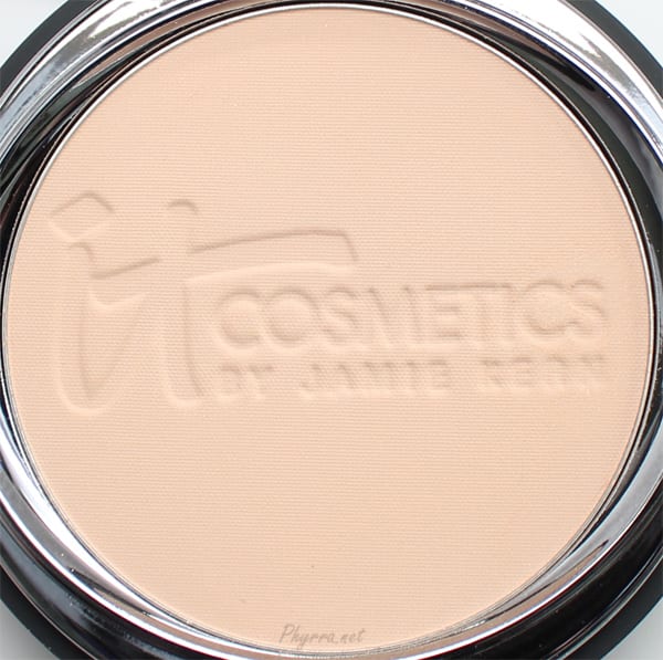 It Cosmetics Celebration Foundation in Medium Beige