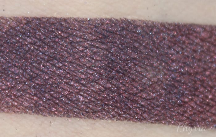 Aromaleigh Sthenno swatch