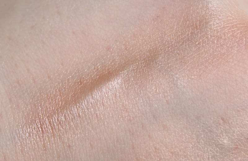 Rituel De Fille Rare Light Luminizers Review and Swatches on Pale Skin - Phosphene
