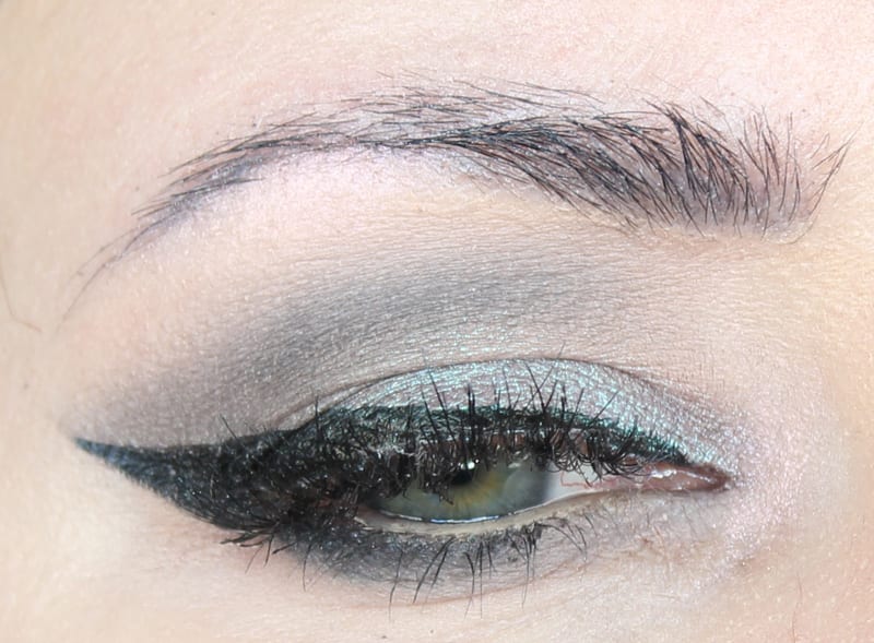 Smoky Silver Winged Liner Look