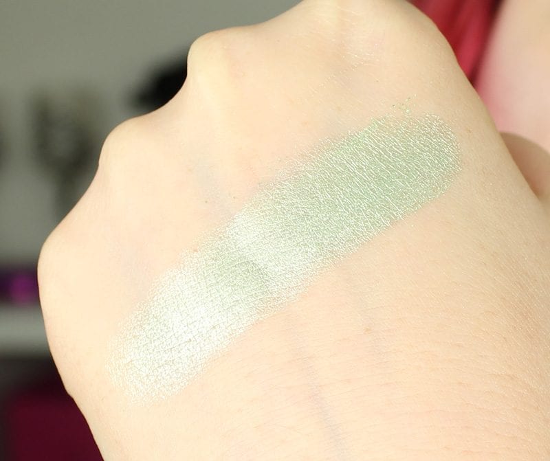 Makeup Geek Foiled Pigment in Abracadabra swatch