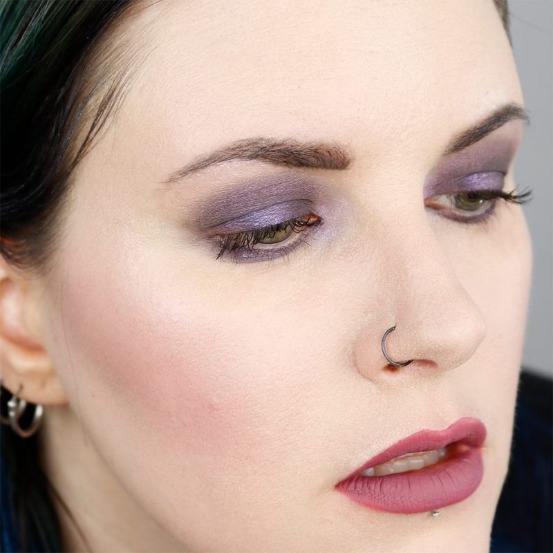 How to Apply Loose Eyeshadow Tutorial