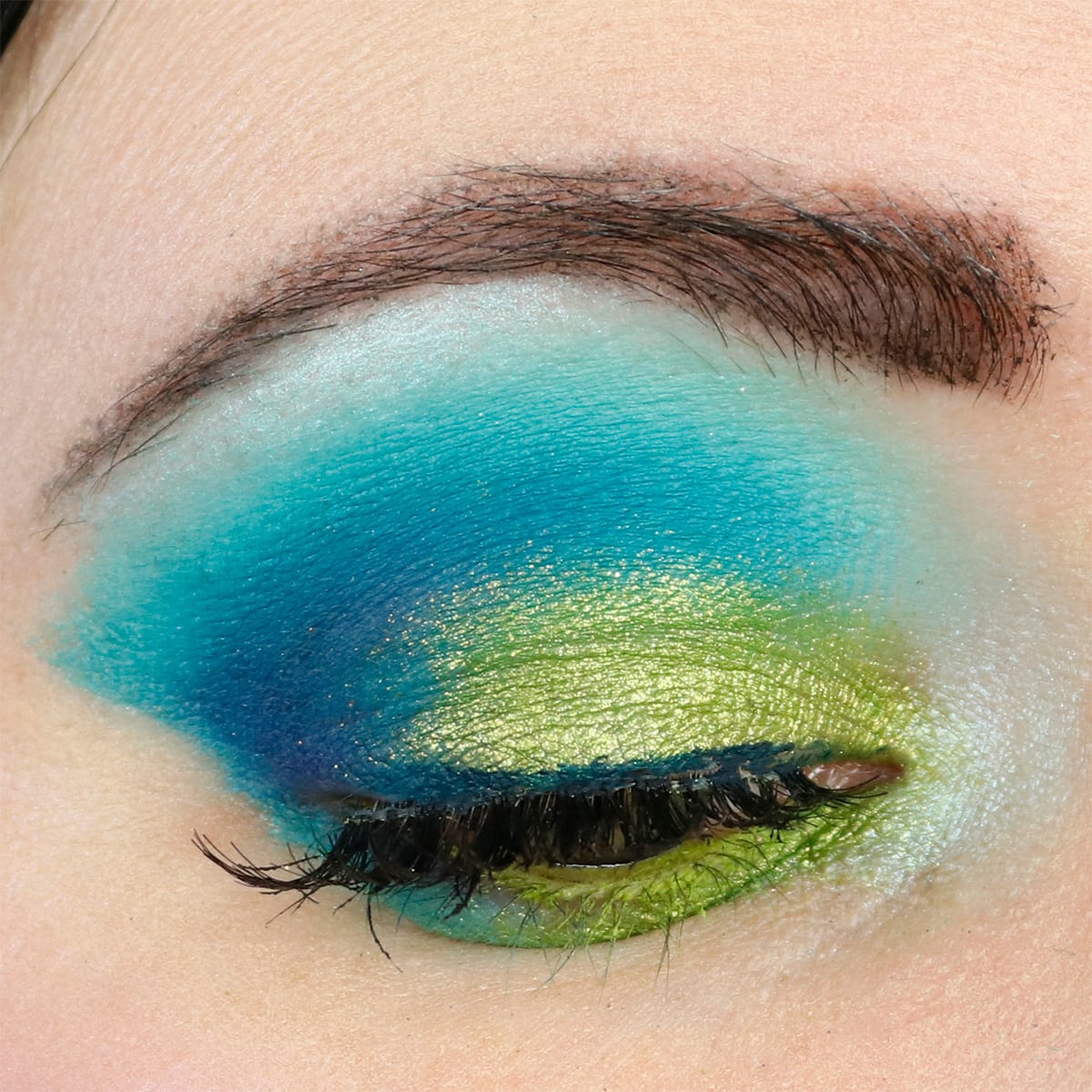 blue green eyeshadow