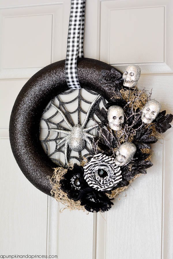 10 Crafty DIY Halloween Wreaths