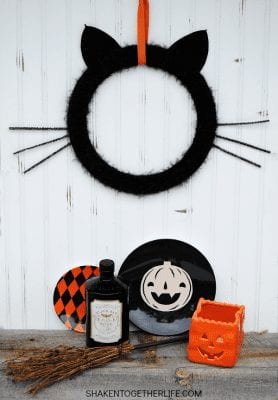 DIY Halloween Wreaths - Black Cat Wreath by Shaken