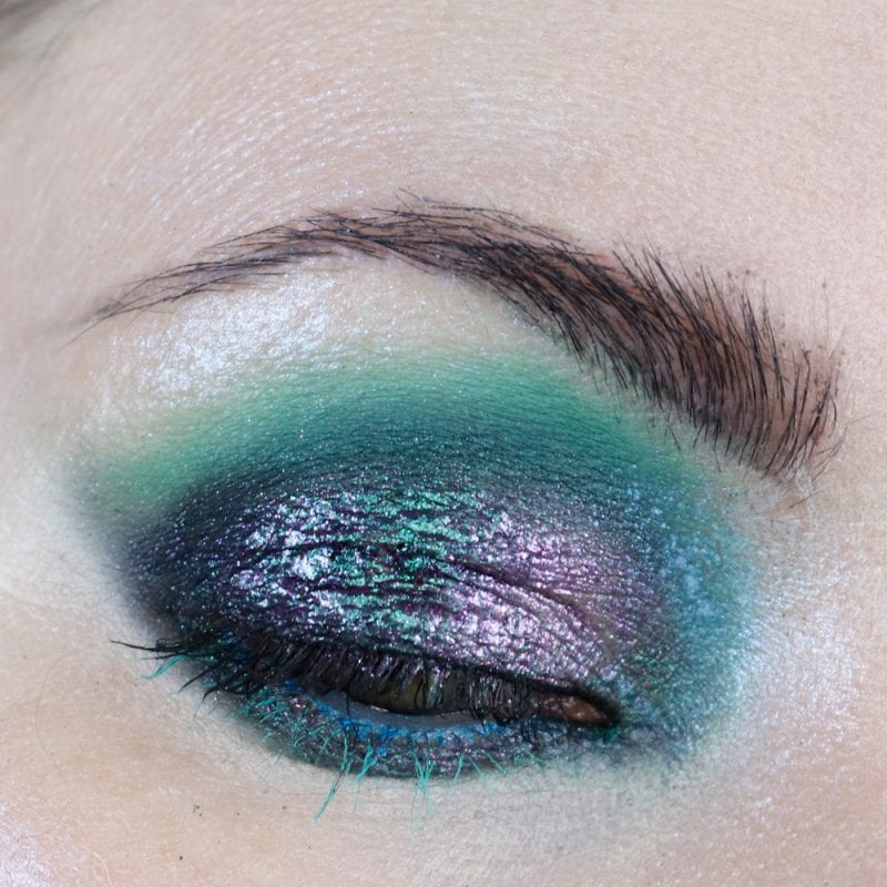 Courtney is wearing Sydney Grace Co Alexandrite Multichrome Cream Eyeshadow and Melt Muerte palette