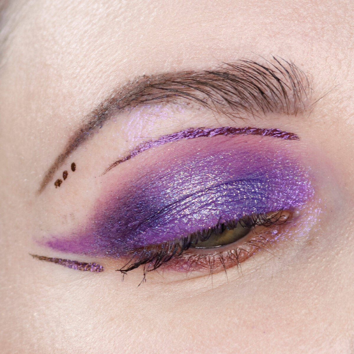 Smashbox Mongal Cream Eyeshadow as Purple Primer