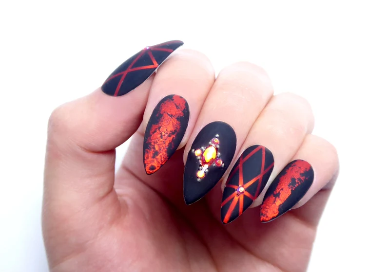Black and Red Nail Art