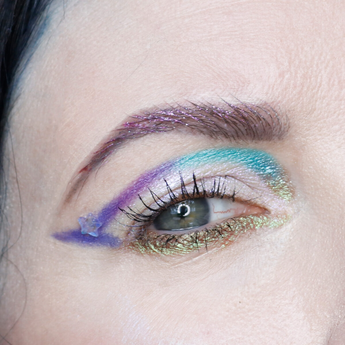 Indie Makeup Trend Eyeshadow Graphic Liner Tutorial