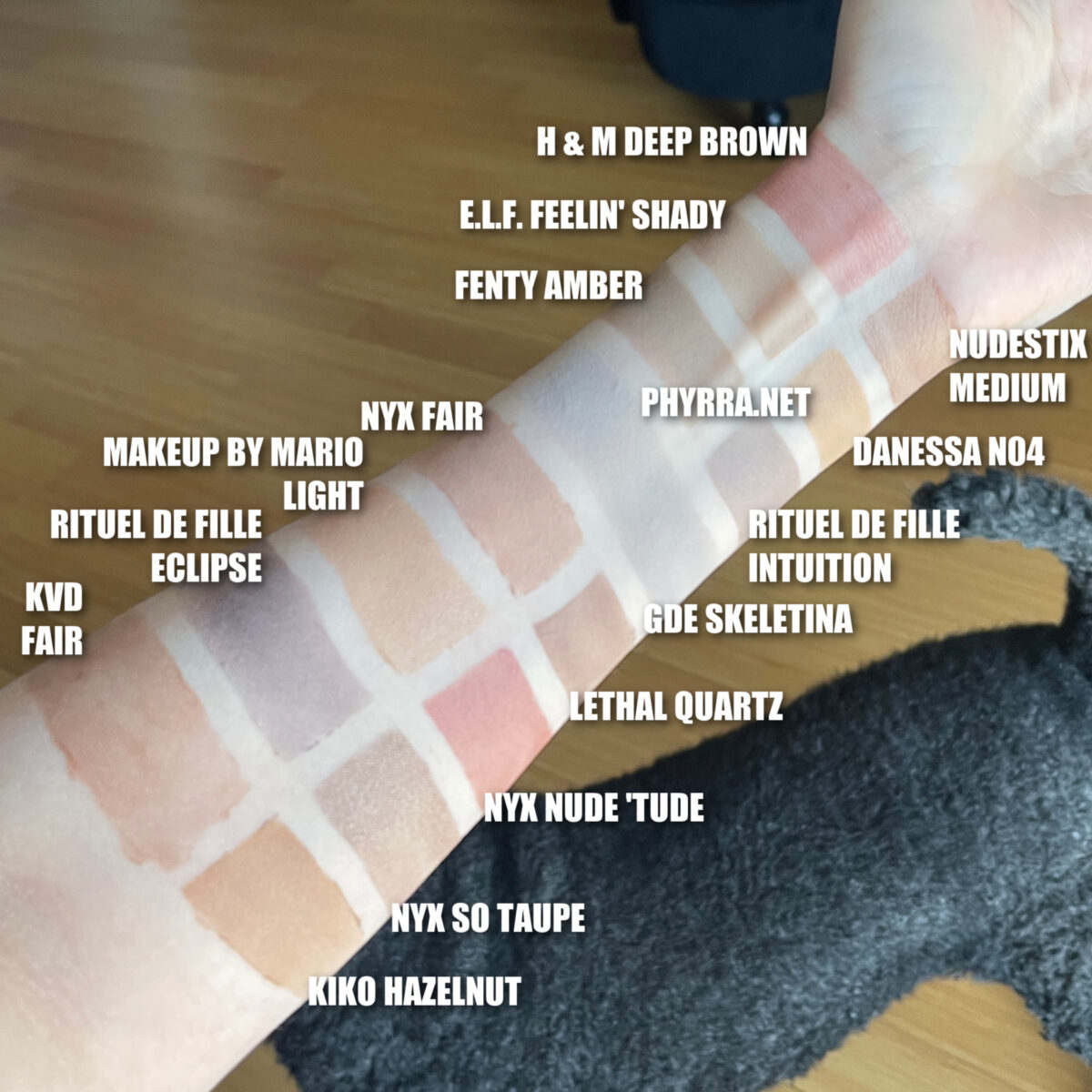 Các sản phẩm tạo khối công bằng Swatches trên da nhợt nhạt