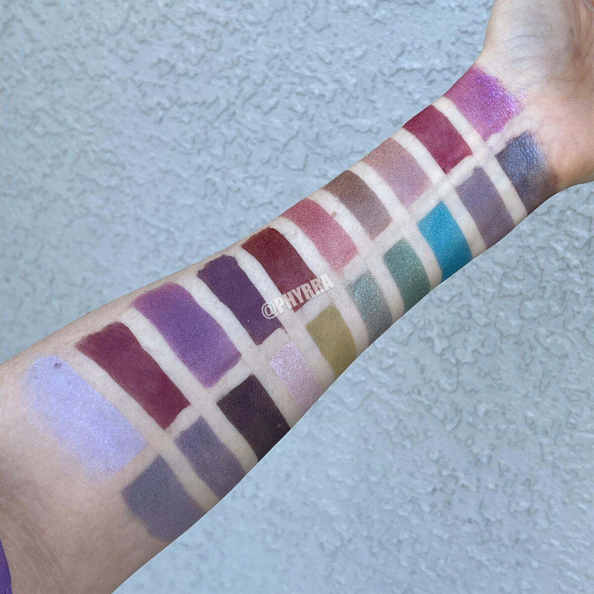 Aromaleigh eyeshadow swatches on very fair neutral skin