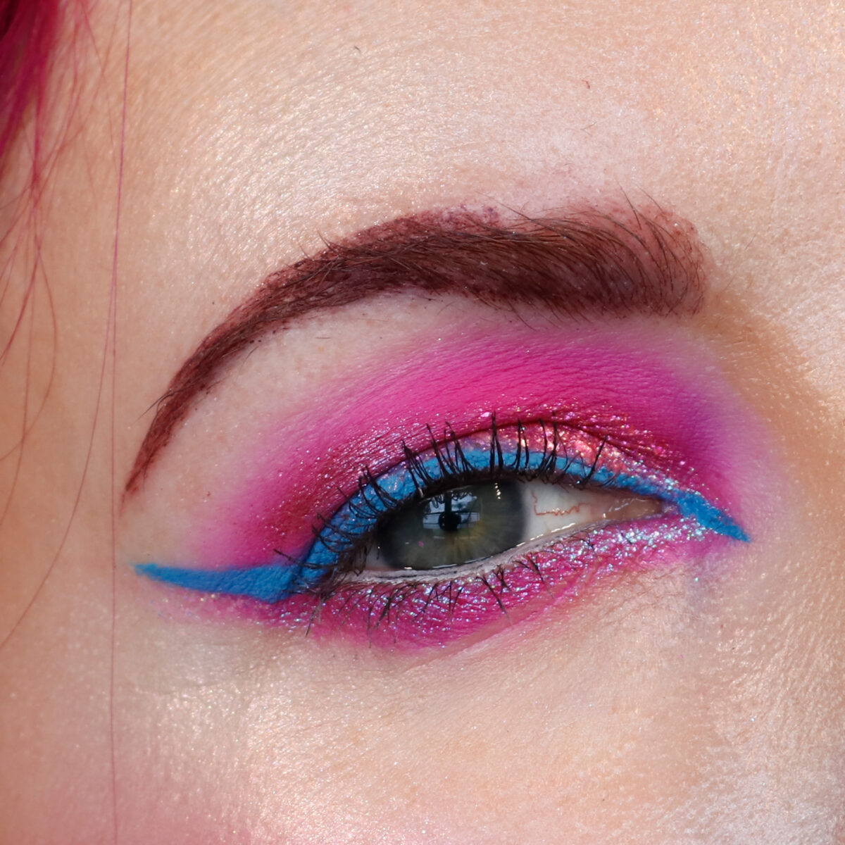 Pink Makeup Inspiration on blue-green eyes