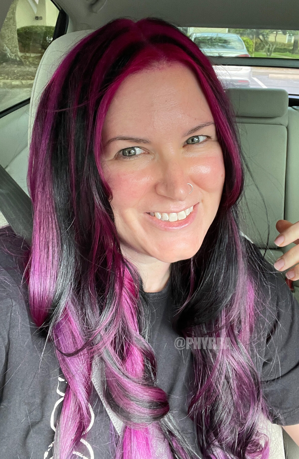 Post-dye selfie in the car with my hair curled