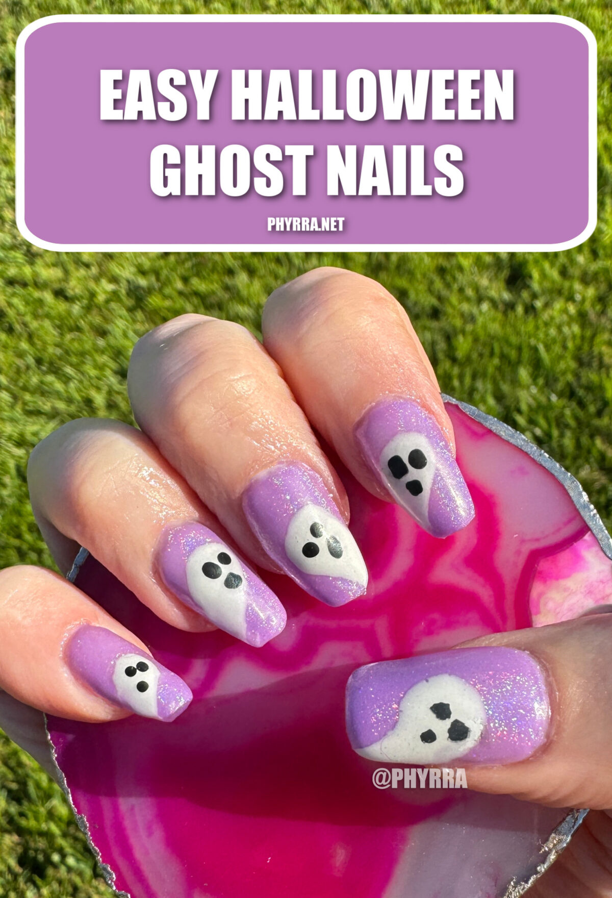 Easy and Easy Halloween Ghost Nail Manicure