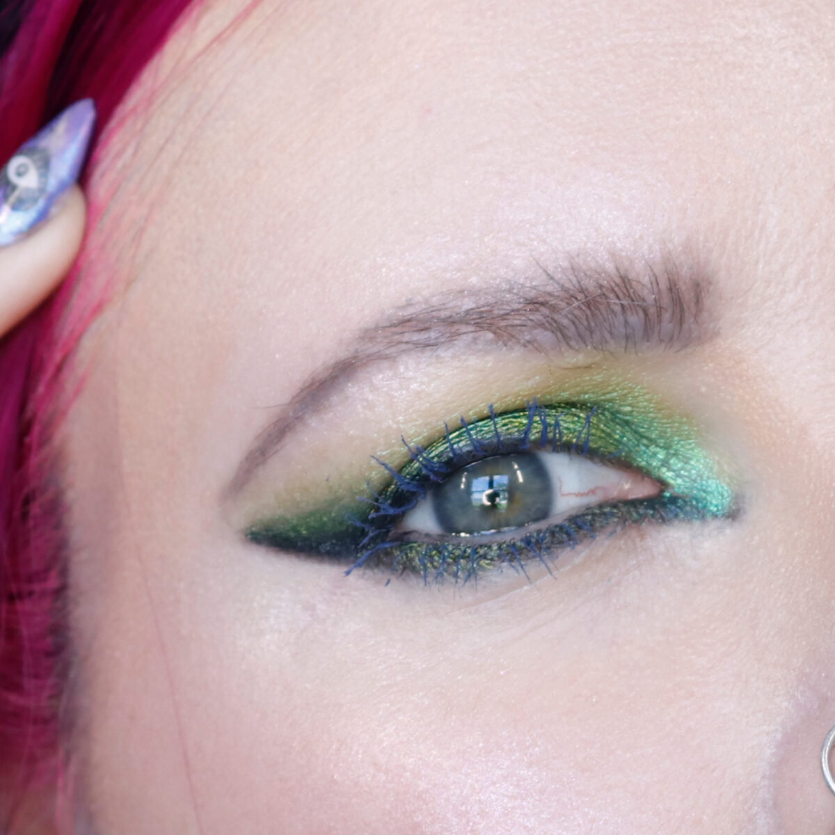 Blue-green makeup for blue-green eyes