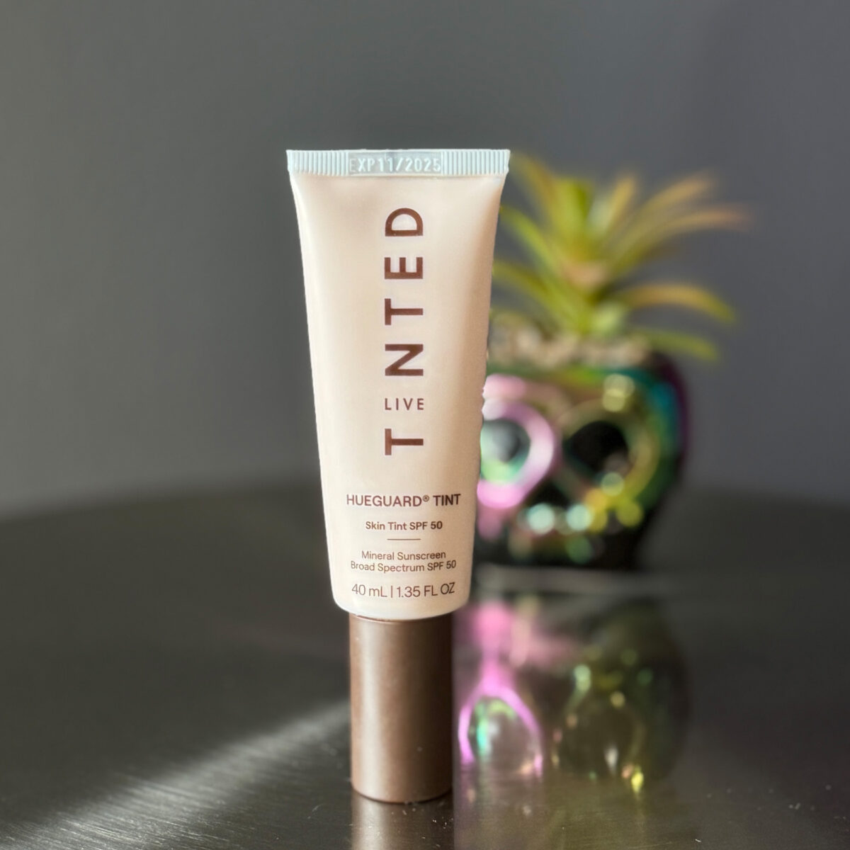 Live Tinted Hueguard Skin Tint SPF 50 Mineral Sunscreen Broad Spectrum in 9 Light