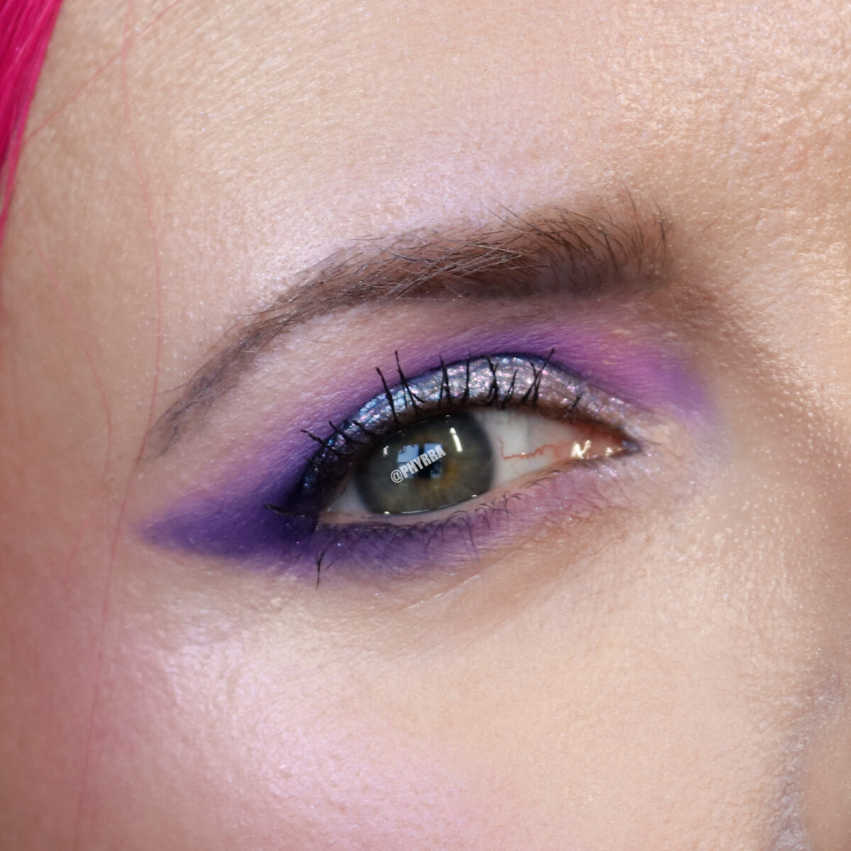 Purple makeup inspiration for blue-green eyes