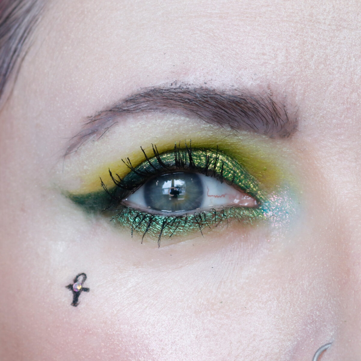 Green Holographic makeup look