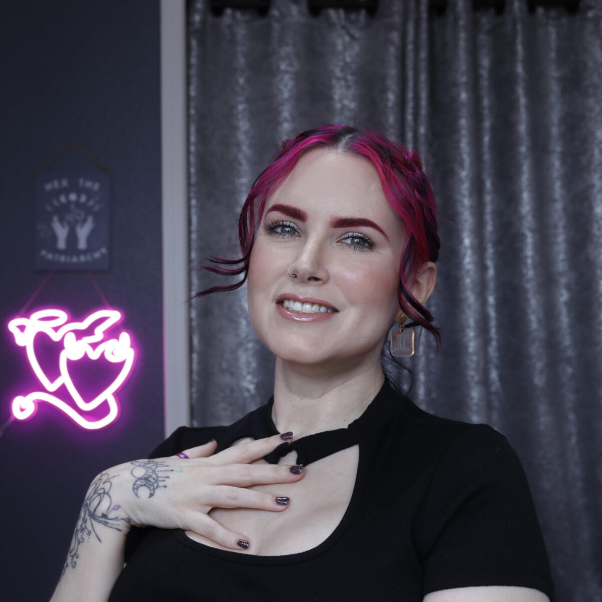 Cordelia shares her weekend getaway makeup routine in a video tutorial