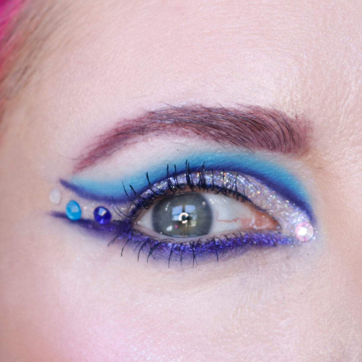 Graphic blue makeup inspiration