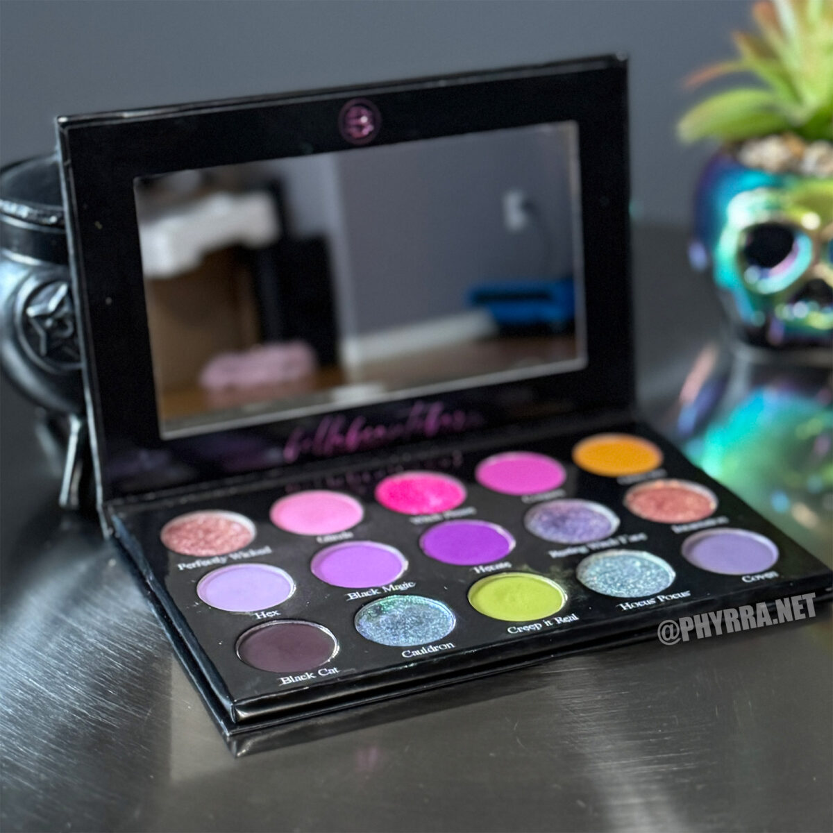 Inside the Bellabeautebar Basic Witch Eyeshadow Palette