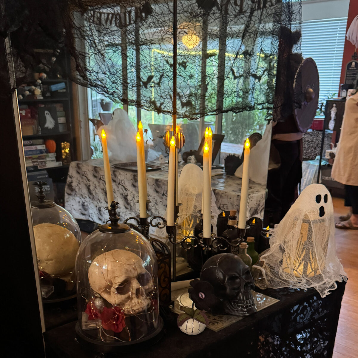 fun haunting home decor